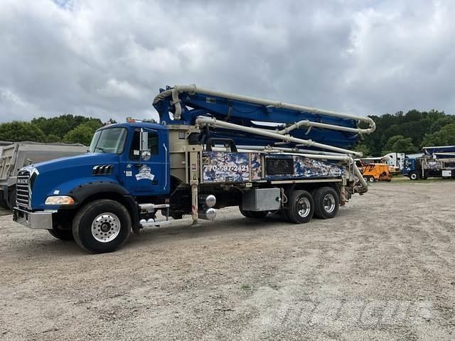 Mack GU813 Betonpumpák