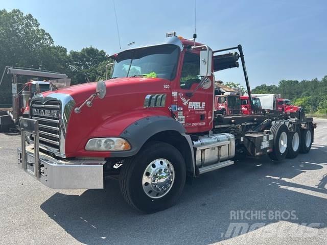 Mack GU813 Hidraulikus konténerszállító
