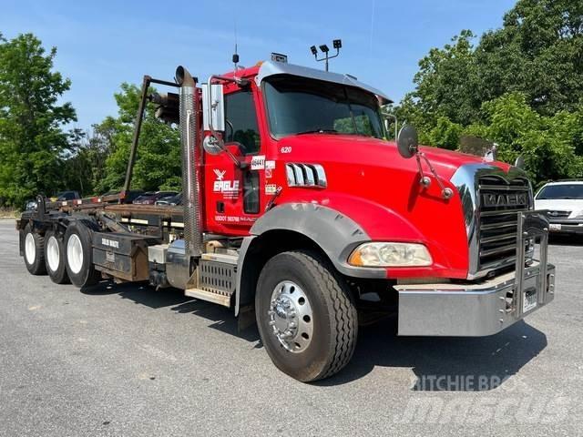 Mack GU813 Hidraulikus konténerszállító