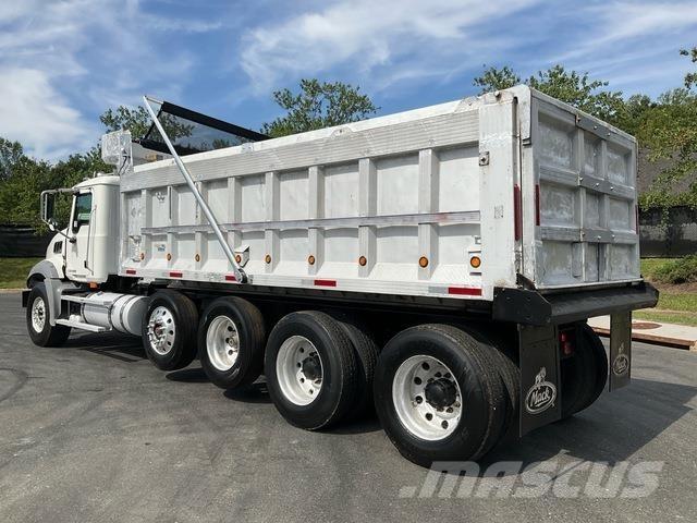 Mack GU813 Billenő teherautók