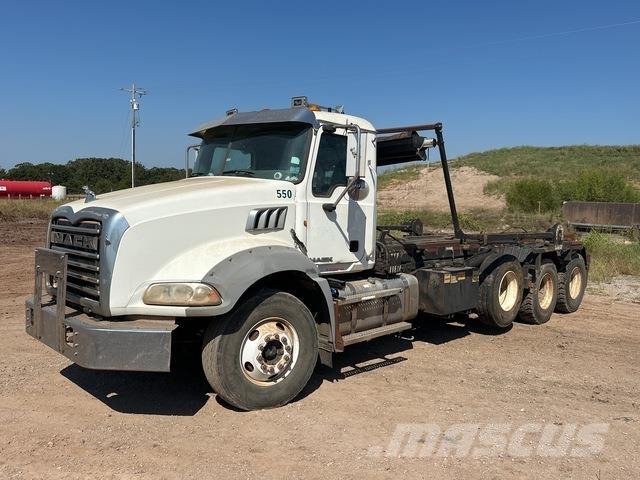 Mack GU813 Hidraulikus konténerszállító