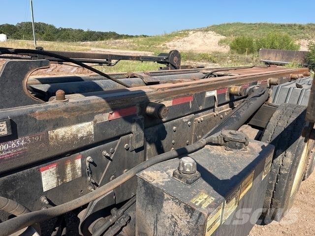 Mack GU813 Hidraulikus konténerszállító