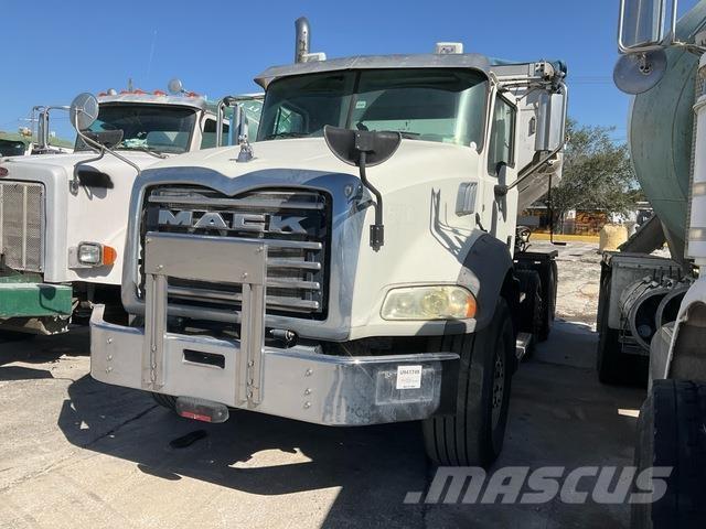 Mack GU813 Betonkeverők/Betonpumpák