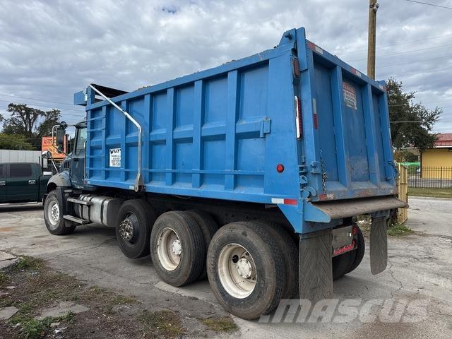 Mack GU813 Billenő teherautók