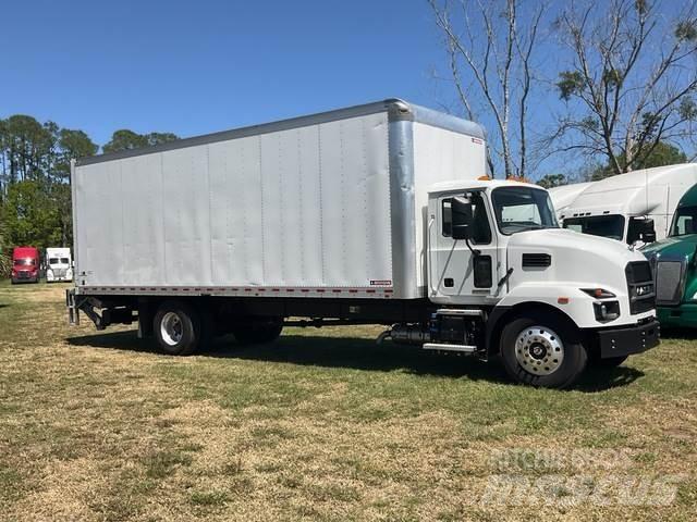 Mack MD6 Dobozos teherautók