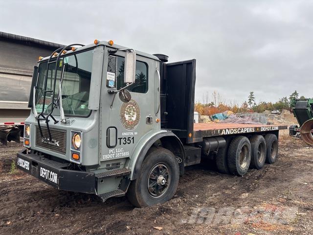 Mack MR611S Platós / Ponyvás teherautók