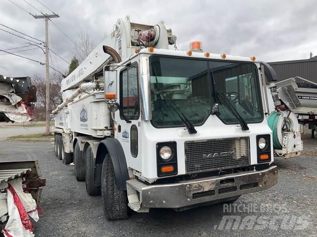 Mack MR688S Betonpumpák