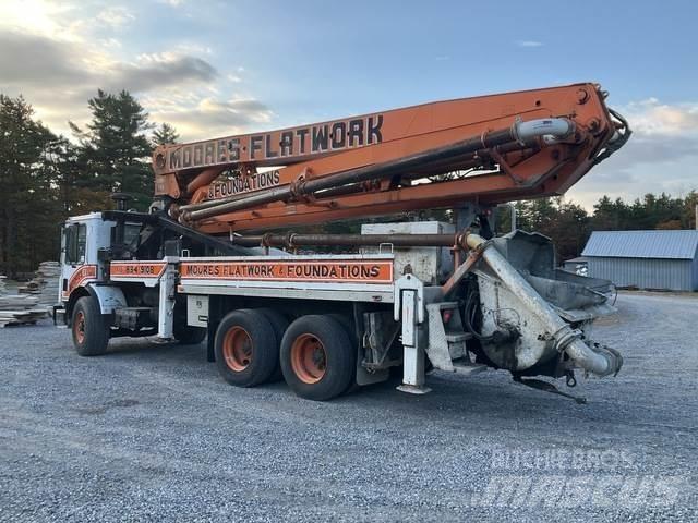 Mack MR688S Betonpumpák