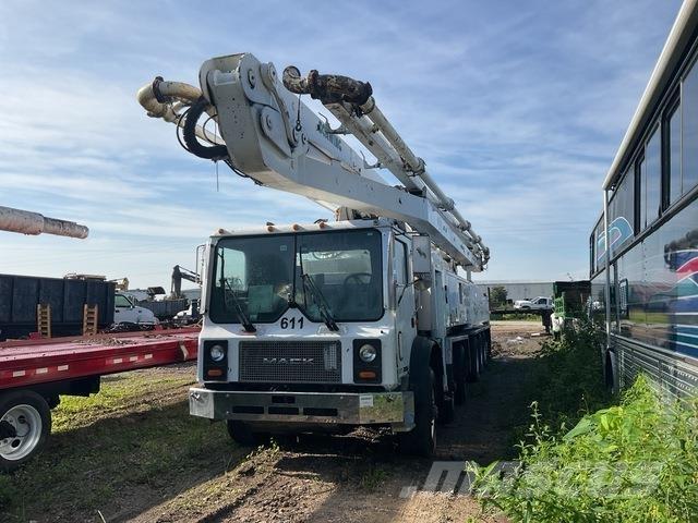 Mack MR688S Betonpumpák