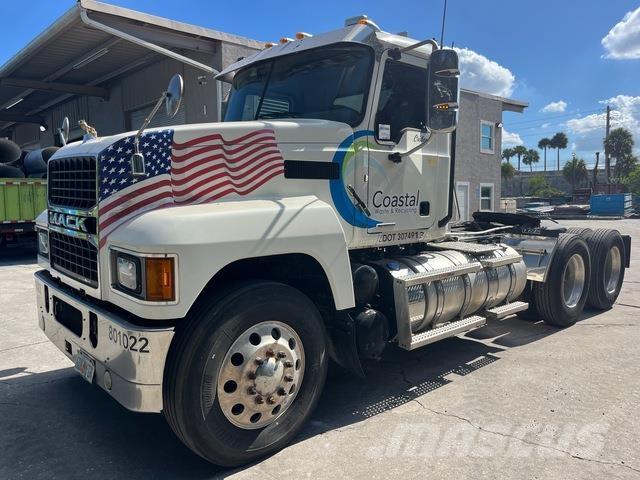 Mack PI64T Nyergesvontatók