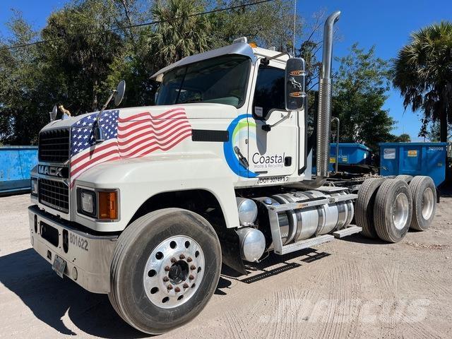 Mack Pinnacle Nyergesvontatók