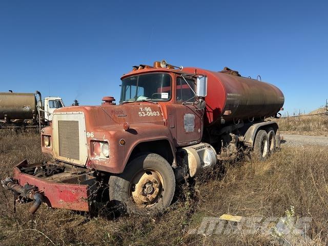 Mack R688ST Vízszállító teherautók