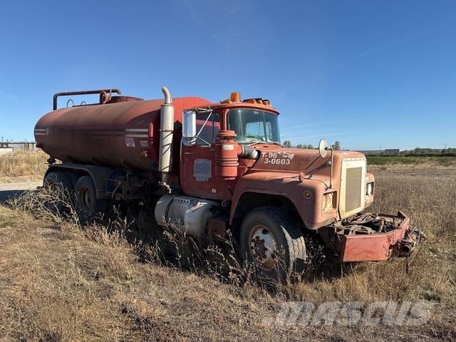 Mack R688ST Vízszállító teherautók