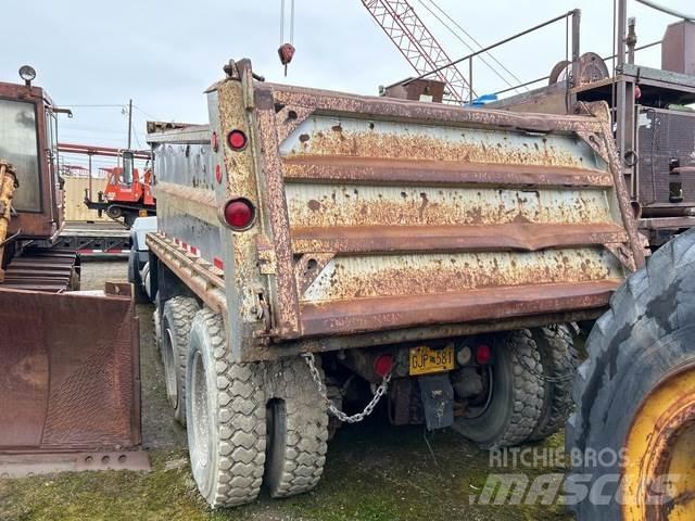 Mack RD688S Billenő teherautók