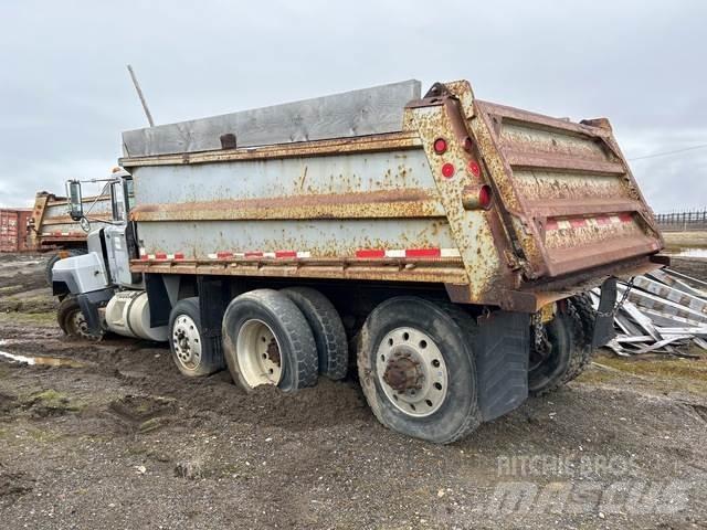 Mack RD688S Billenő teherautók
