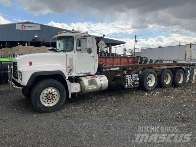 Mack RD688S Hidraulikus konténerszállító
