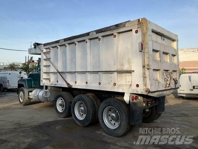 Mack RD688S Billenő teherautók