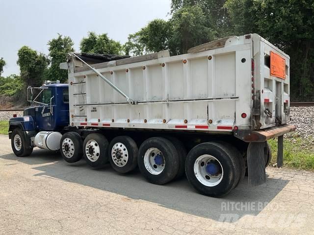 Mack RD688S Billenő teherautók