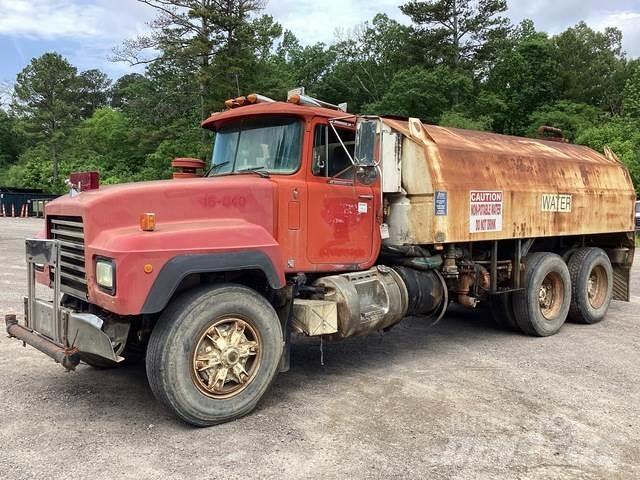 Mack RD688S Vízszállító teherautók