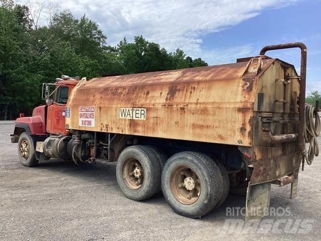 Mack RD688S Vízszállító teherautók