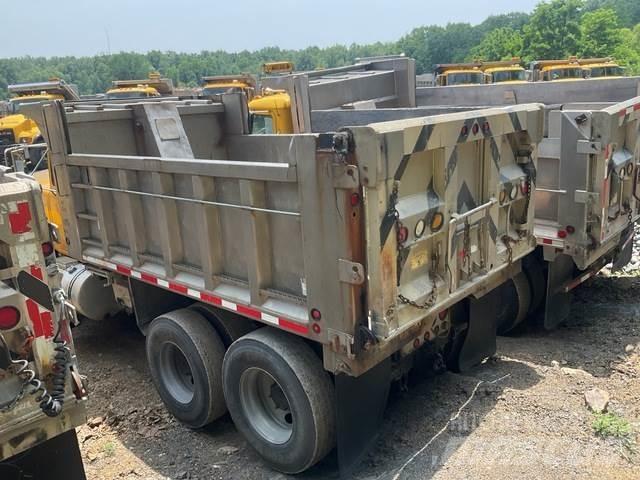 Mack RD688S Homok és Sószórók