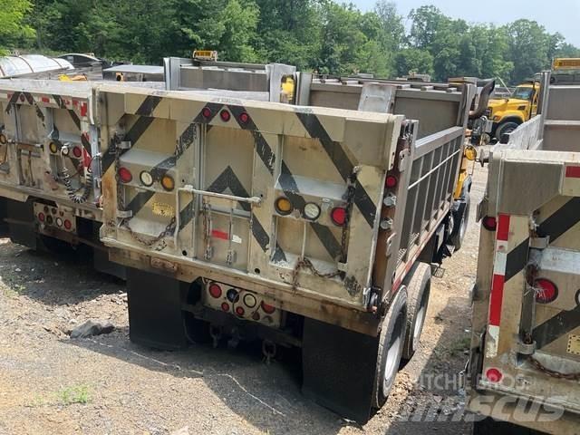Mack RD688S Homok és Sószórók