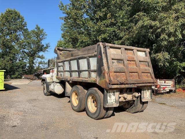 Mack RD688S Billenő teherautók