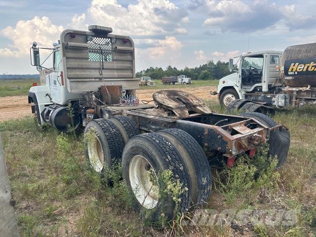 Mack RD688S Nyergesvontatók