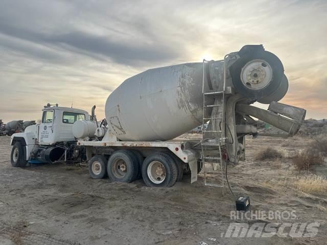 Mack RD690S Egyéb