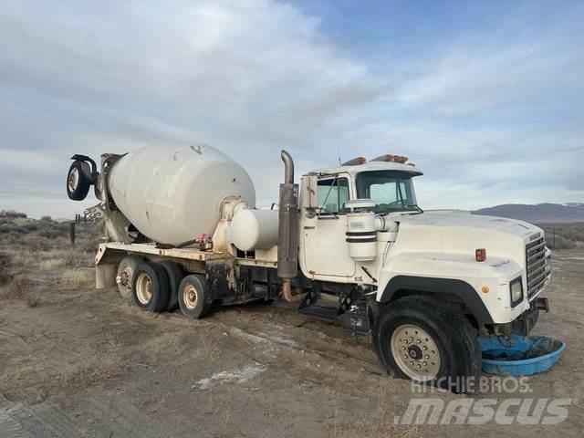 Mack RD690S Egyéb