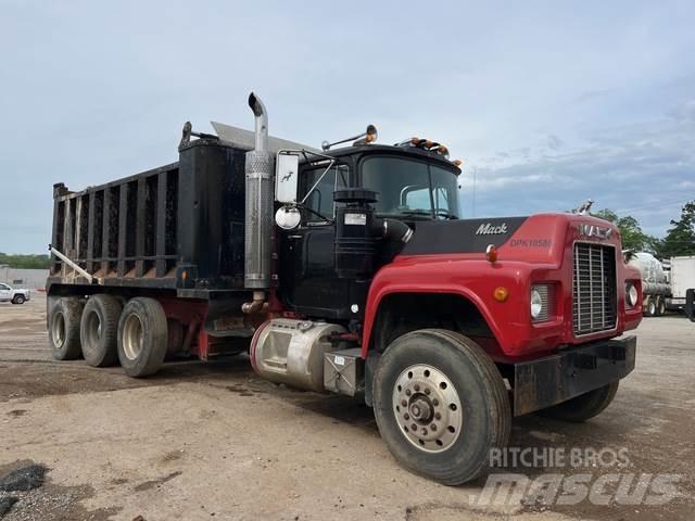 Mack RD690S Billenő teherautók