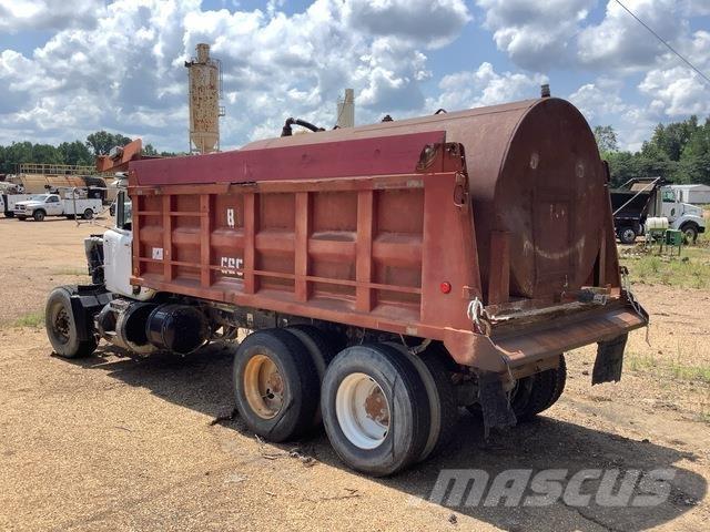 Mack RD690S Billenő teherautók