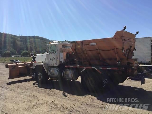 Mack RM6 Hóeltakarítók