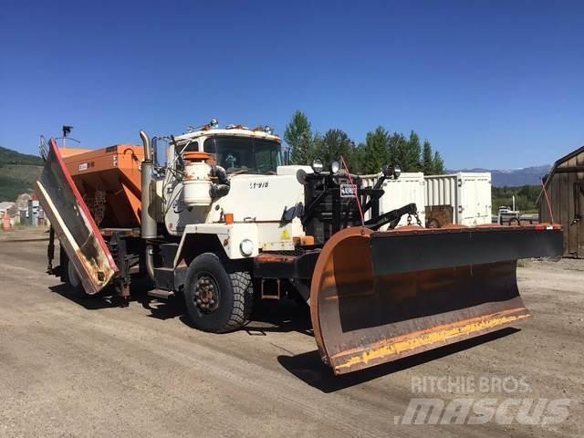 Mack RM6 Hóeltakarítók