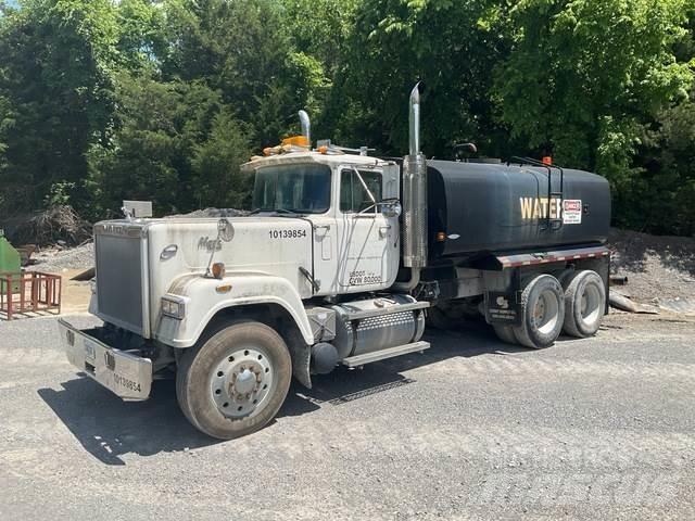 Mack RW613 Vízszállító teherautók