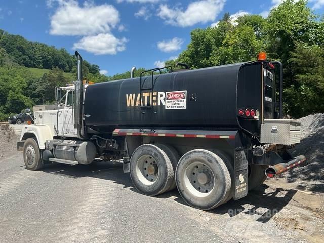 Mack RW613 Vízszállító teherautók