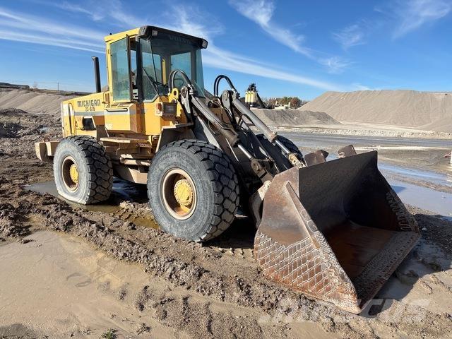 Michigan L90 Gumikerekes homlokrakodók