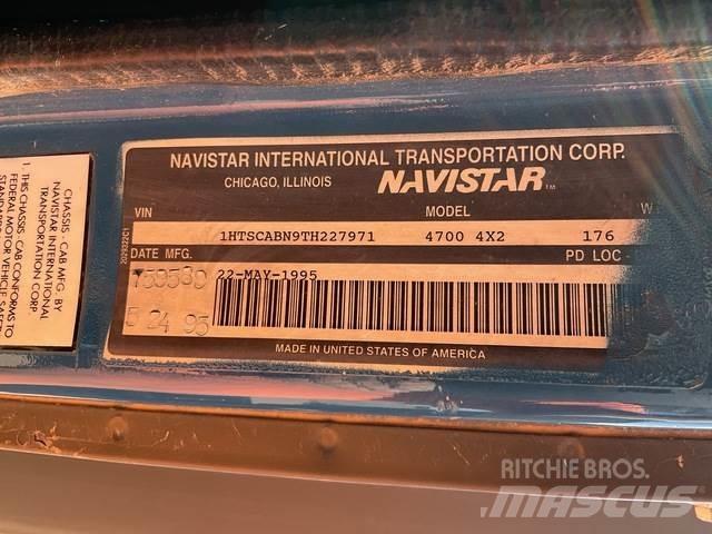 Navistar 4700 Teherautóra szerelt emelők és állványok