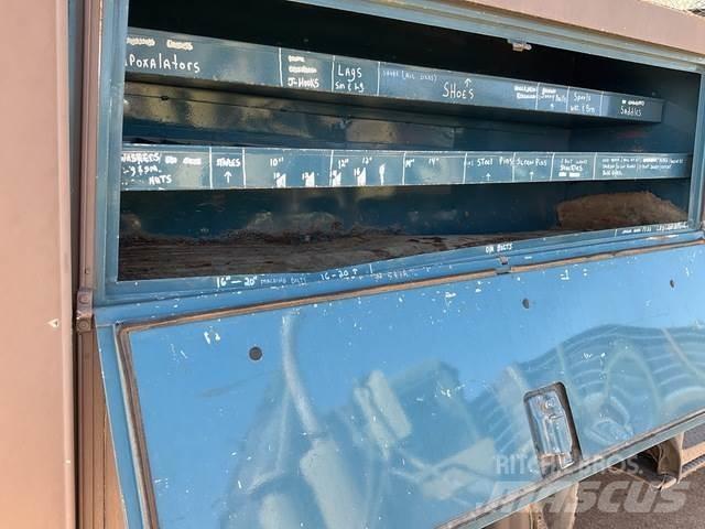 Navistar 4700 Teherautóra szerelt emelők és állványok