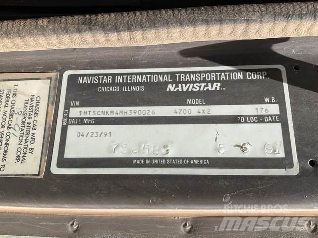 Navistar 4700 Dobozos teherautók