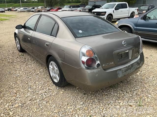 Nissan Altima Kistehergépjárművek
