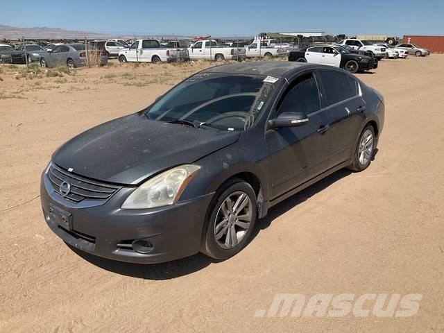 Nissan Altima Kistehergépjárművek
