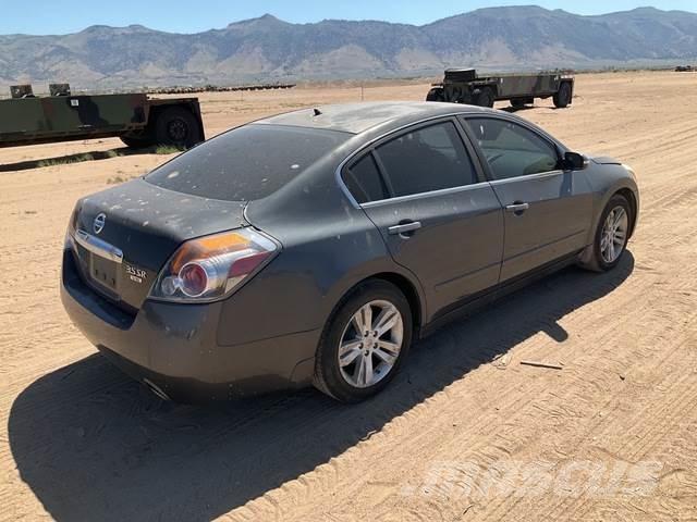 Nissan Altima Kistehergépjárművek