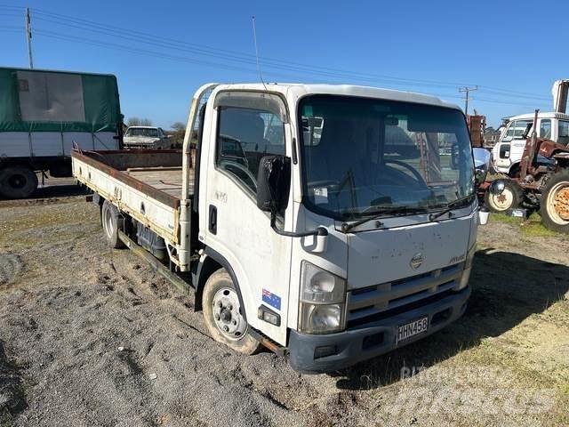 Nissan Atlas Platós / Ponyvás teherautók