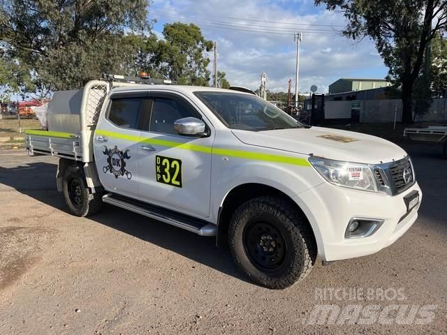 Nissan Navara Kis teherszállító/Platós kocsi