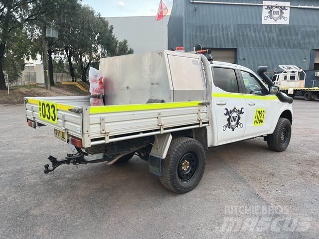Nissan Navara Kis teherszállító/Platós kocsi