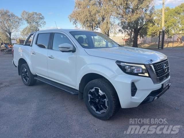 Nissan Navara Kis teherszállító/Platós kocsi