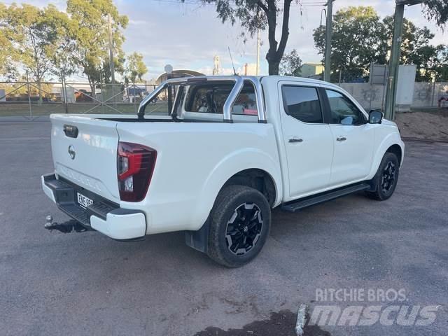 Nissan Navara Kis teherszállító/Platós kocsi