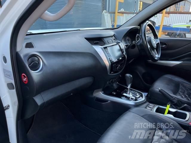Nissan Navara Kis teherszállító/Platós kocsi