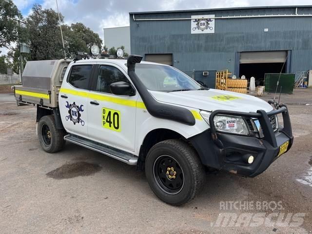Nissan Navara Kis teherszállító/Platós kocsi